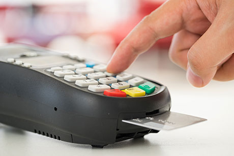 刷卡后信用卡额度清零 二清机易被银行认定套
