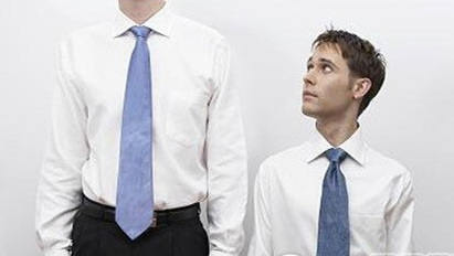 高个子比矮个子收入更高?是真的!__理财频道 