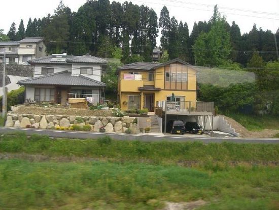 为什么日本农民住的房子看起来都是豪宅?