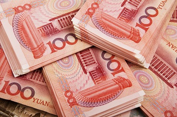 过节放假本应是快乐的事，但对于不少人来说，过中秋面临着高成本的尴尬，探望父母，走亲访友，甚至有人还要走访客户，不少人直呼过不起中秋节了。