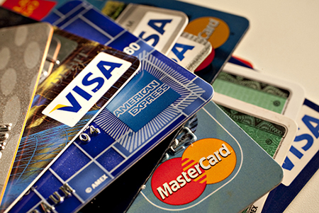 借记卡是储蓄卡吗_储蓄卡里30万半夜被盗刷 奔波一个多月无进展