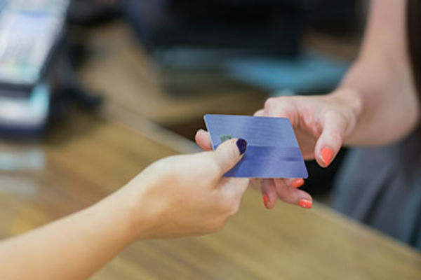 朋友们要警惕那些打着高额消费返利的骗局陷阱